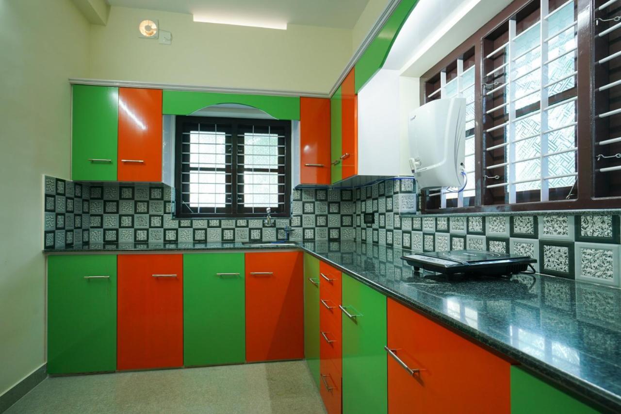 Hotel O Majestic Stays Kazhakuttam Bagian luar foto